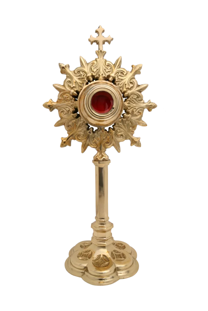 Relikwiarz neogotycki – złocona forma z promienistą glorią i bogatymi zdobieniami.