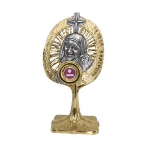 Relikwiarz św. Matki Teresy z Kalkuty z kapsułą na relikwie, wykonany z brązu, złocony i srebrzony.