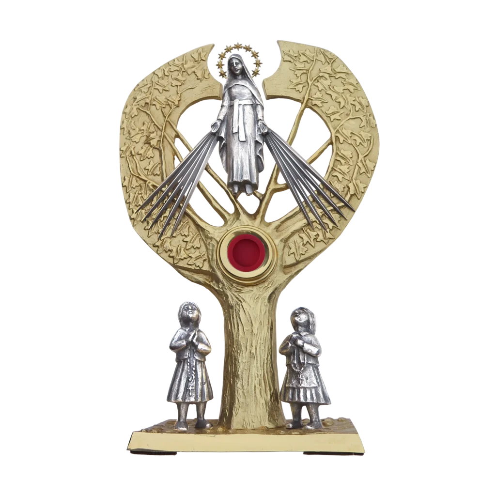 Relikwiarz inspirowany objawieniami maryjnymi w Gietrzwałdzie (1877), z postacią Matki Bożej oraz wizjonerkami – Justyną Szafryńską i Barbarą Samulowską.