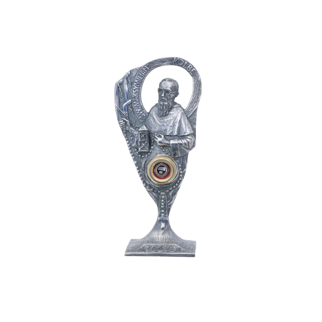 Relikwiarz św. Maksymiliana Marii Kolbego z relikwiami, w srebrno-złotej oprawie, przedstawiający franciszkanina z lampą i różańcem.