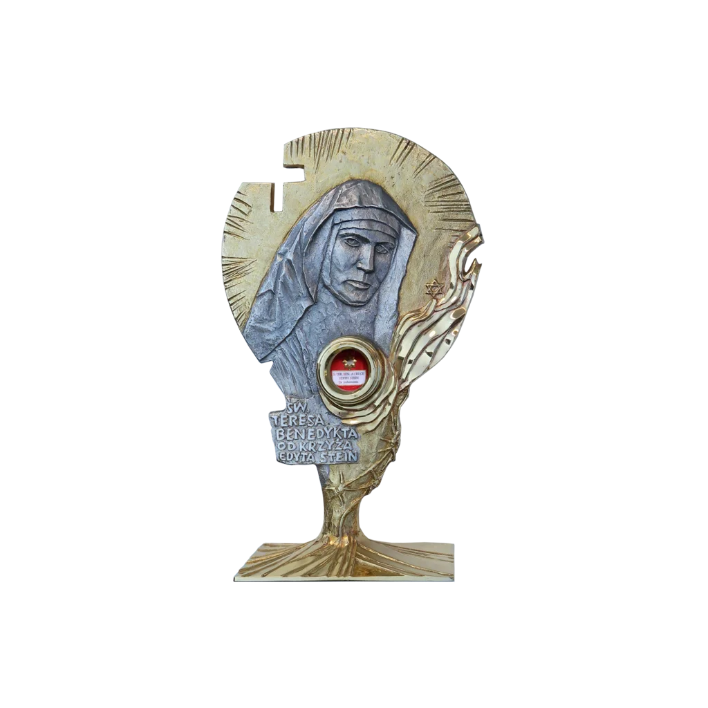 Relikwiarz św. Teresy Benedykty od Krzyża (Edyty Stein) w srebrno-złotej oprawie, z motywem promieni i centralnie umieszczonymi relikwiami.