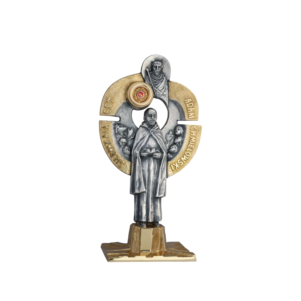 Relikwiarz św. Brata Alberta Chmielowskiego – patrona ubogich, bezdomnych i artystów, w złoconej oprawie.